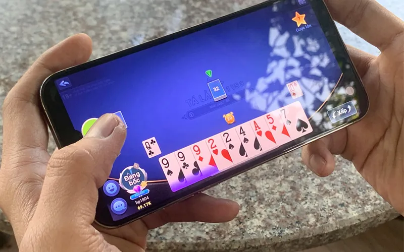 Giao diện game app IWIN với hiệu ứng thu hútAlt ảnh: Giao diện chơi game trên app IWIN
